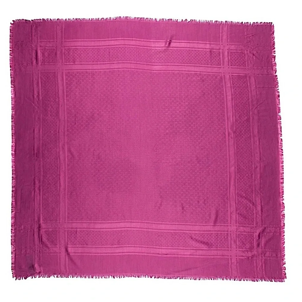 𝅺GUCCI silk scarf new with tags - Picture 2 of 5